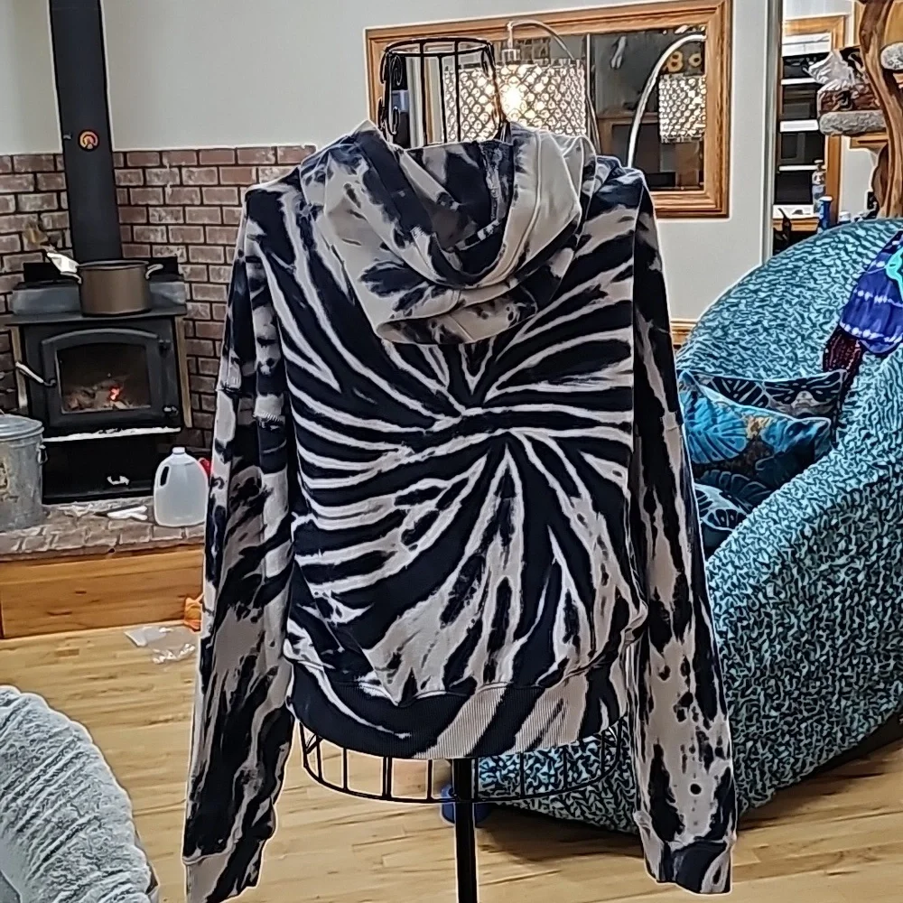 LUCKY BRAND TIE-DYED SWEAT SHIRT RELAXED FIT SIZE XS FITS LIKE SM TO MED - Picture 3 of 6